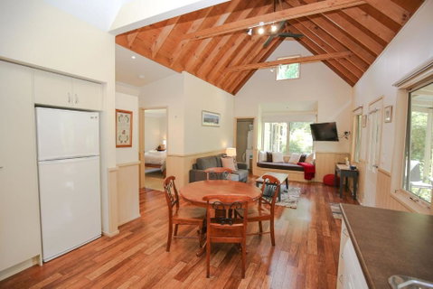 Alpine Arnica Cottage 1 - Accommodation Gladstone 6