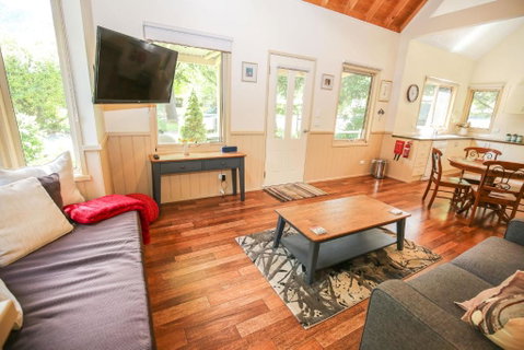Alpine Arnica Cottage 1 - Accommodation Gladstone 5