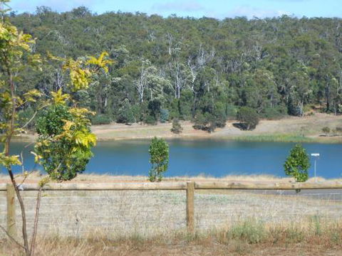 Lakeview - Accommodation Gladstone 2