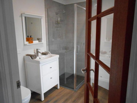Lakeview - Accommodation Gladstone 4