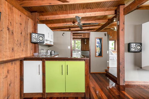 Daintree Holiday Homes La Vista - Accommodation Gladstone 3