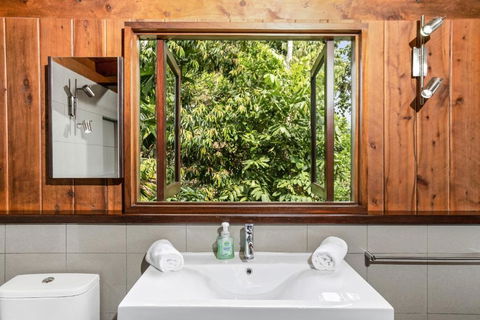 Daintree Holiday Homes La Vista - Accommodation Gladstone 5