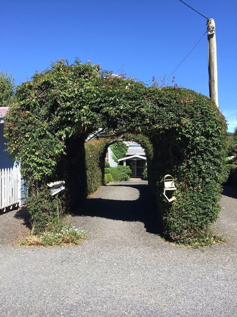 Boat Harbour Garden Cottages - Accommodation Gladstone 1