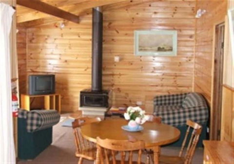 Boat Harbour Garden Cottages - Accommodation Gladstone 6