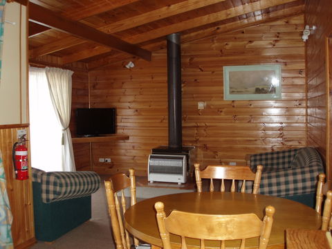 Boat Harbour Garden Cottages - Accommodation Gladstone 4