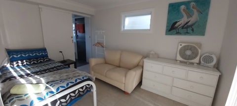 Paradise Bungalow Waterfront - Accommodation Gladstone 5