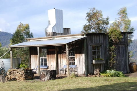 Heimat Chalets - Accommodation Gladstone 0