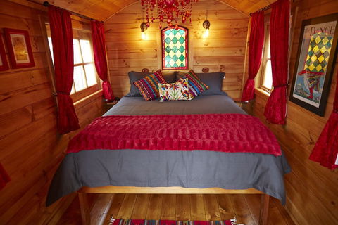 Heimat Chalets - Accommodation Gladstone 5