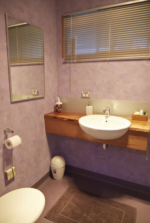 Heimat Chalets - Accommodation Gladstone 4