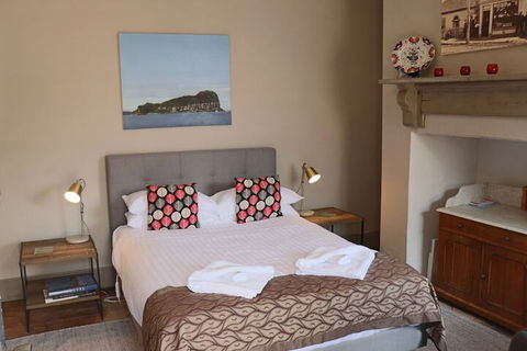 Robinson Cottage - Accommodation Gladstone 6