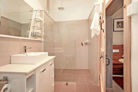 Robinson Cottage - Accommodation Gladstone 7