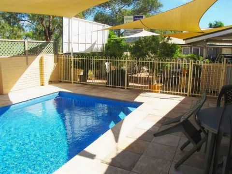 White Gum Motel - Accommodation Gladstone 0