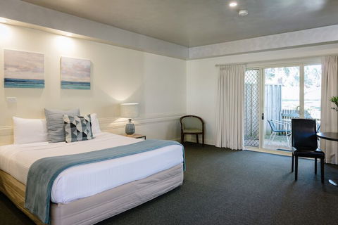 Fairways Resort - Accommodation Gladstone 2