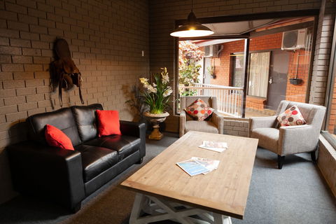 Nightcap At Archer Hotel - Accommodation Gladstone 2