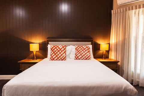 Nightcap At Archer Hotel - Accommodation Gladstone 5