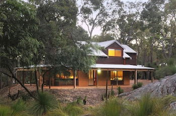 Woodstone Cottages - Accommodation Gladstone 1