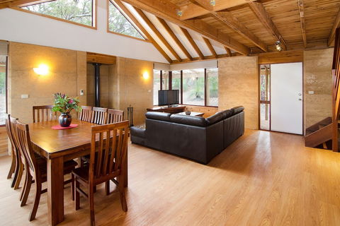 Woodstone Cottages - Accommodation Gladstone 4