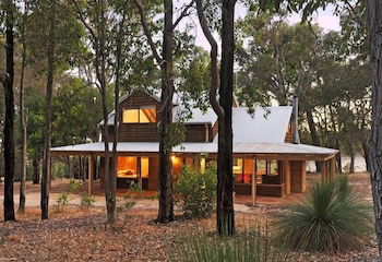 Woodstone Cottages - Accommodation Gladstone 2