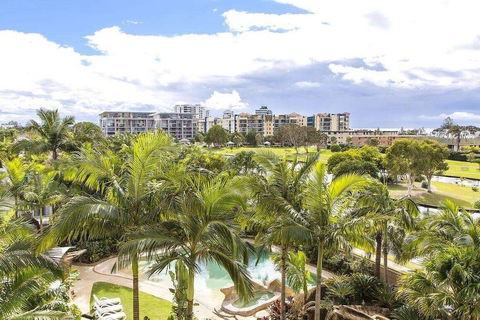 The Mirage Alexandra Headland - Accommodation Gladstone 0