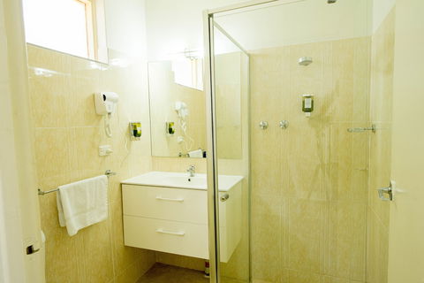 Jacksons Motor Inn - Accommodation Gladstone 3