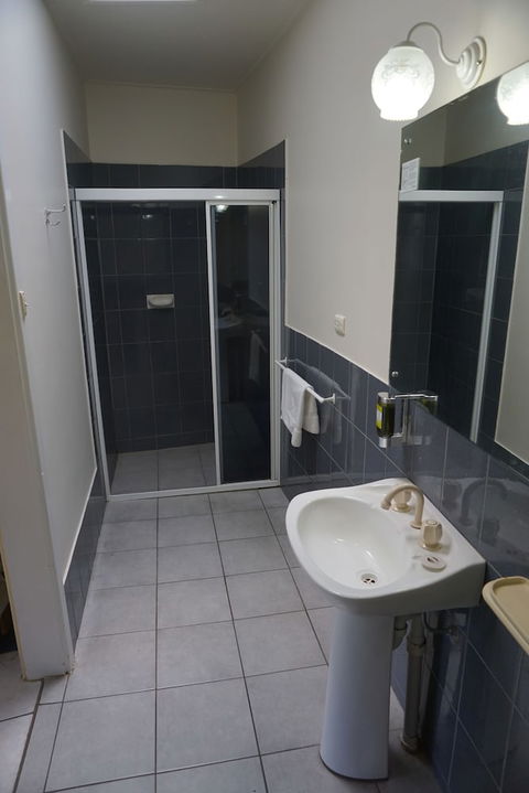 Jacksons Motor Inn - Accommodation Gladstone 4