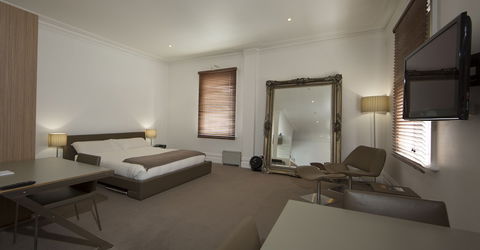 The Ikon Hotel - Accommodation Gladstone 2