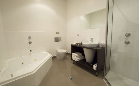 The Ikon Hotel - Accommodation Gladstone 5