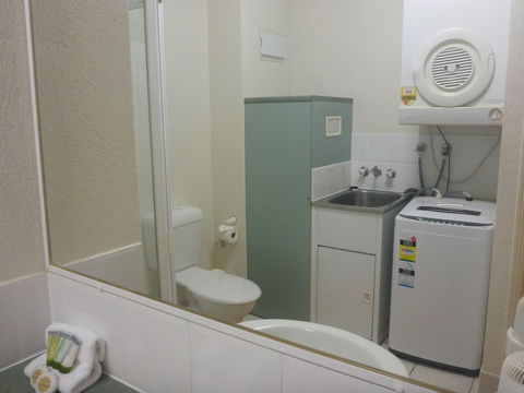 Palm Cove Tropic Apartments - Accommodation Gladstone 2