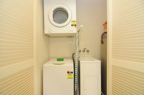 Verandahs - Accommodation Gladstone 6
