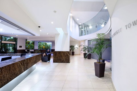 Peninsular Beachfront Resort - Accommodation Gladstone 2