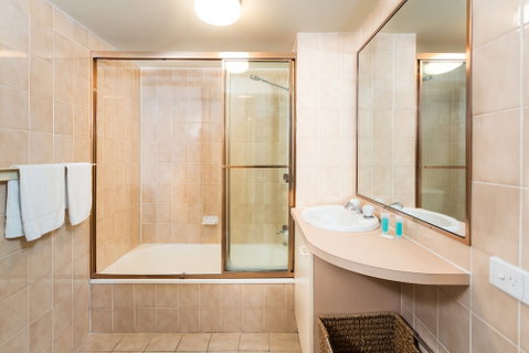 Burleigh Point Holiday Apartments - Accommodation Gladstone 5