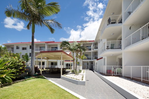 Burleigh Point Holiday Apartments - Accommodation Gladstone 1