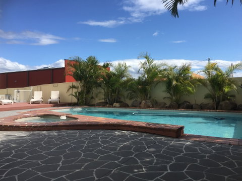 Burleigh Point Holiday Apartments - Accommodation Gladstone 2
