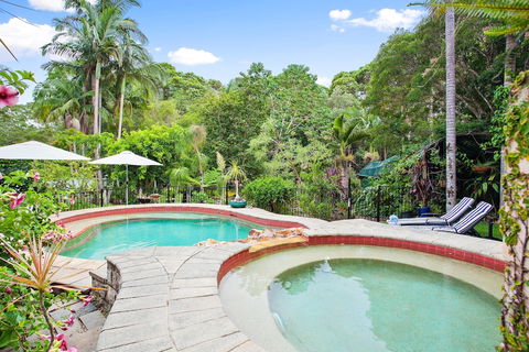 Noosa Valley Manor B&B Retreat - Accommodation Gladstone 2