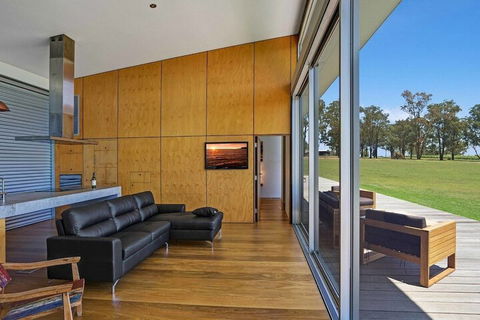 The Longhouse Suite 2 - Accommodation Gladstone 6