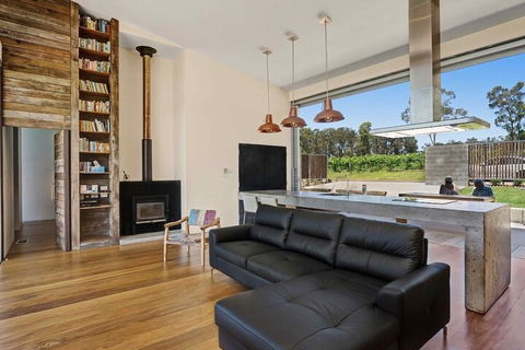 The Longhouse Suite 2 - Accommodation Gladstone 5