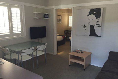 Brisbane Street Studios - Accommodation Gladstone 4