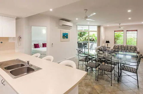 Oasis At Palm Cove - Accommodation Gladstone 5
