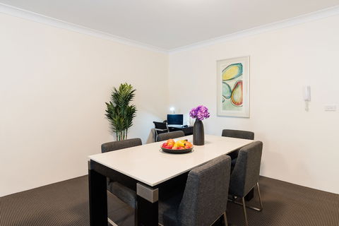 Eastwood Furnished Apartments - Accommodation Gladstone 0