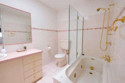 Whitesbeach Guesthouse - Accommodation Gladstone 2