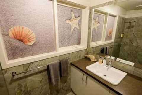 Whitesbeach Guesthouse - Accommodation Gladstone 0