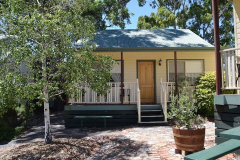 Avoca Cottages - Accommodation Gladstone 1