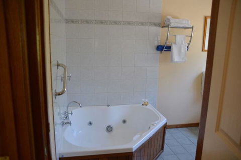 Avoca Cottages - Accommodation Gladstone 3