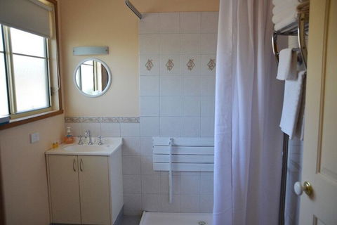 Avoca Cottages - Accommodation Gladstone 7