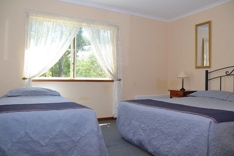 Avoca Cottages - Accommodation Gladstone 2