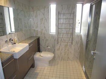 Wyndel Apartments - Harbour Watch - Accommodation Gladstone 5