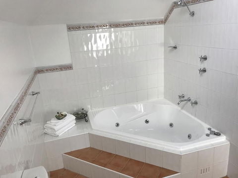 Valley Of The Waters B&B - Accommodation Gladstone 5