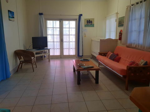 Arcadia Beach Guest House - Accommodation Gladstone 6