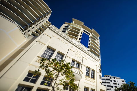 Jack & Newell Holiday Apartments - Accommodation Gladstone 0