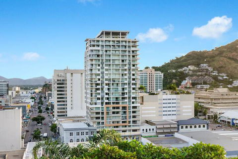 Direct Hotels â€“ Dalgety Apartments - Accommodation Gladstone 1